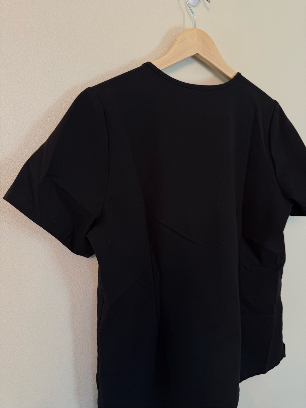 Figs Black Casma Three Pocket V-Neck Scrub Top Size Medium FW1000 - Picture 7 of 8